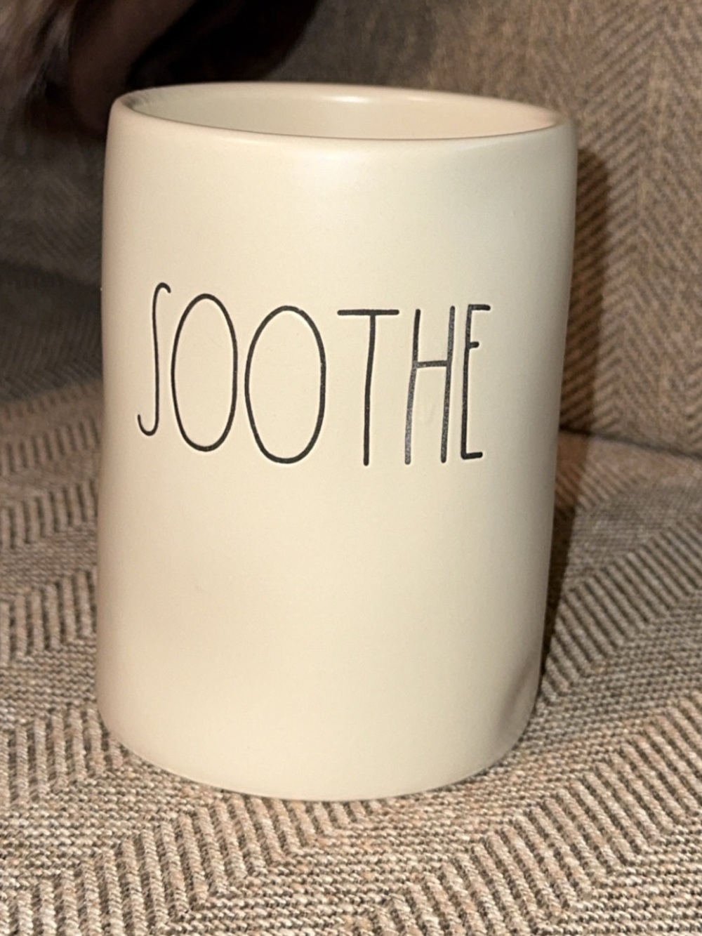 NWT Rae Dunn large scented white ceramic candle 13.2 oz ‘SOOTHE’ vanilla bean